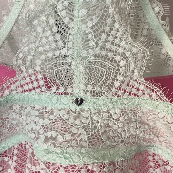 ✨ CLEAR OUT SALE ✨ PINK Victoria’s Secret Lace Racerback Bra - Picture 3 of 6